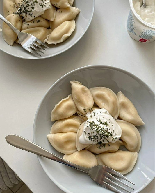 Vareniki sucrés au fromage blanc et aux raisins secs. 1 kg. (Gel)