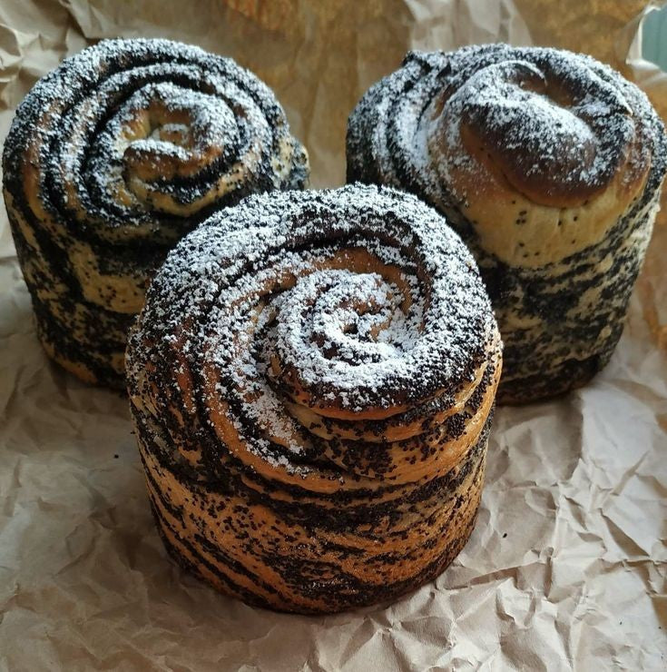 Cruffin with poppy seeds. 1 pc.